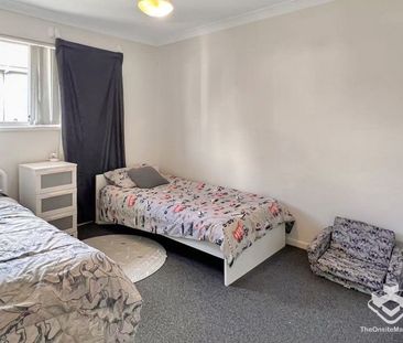 Stunning 3BED Townhouseate Close to Everything! - Photo 6