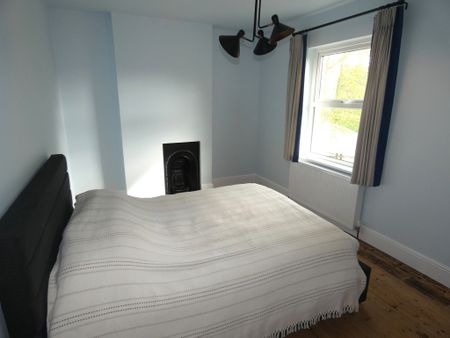 2 bed Semi-Detached - To Let - Photo 3