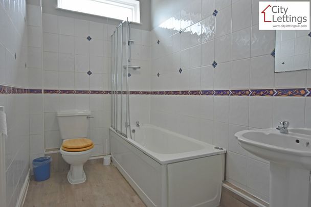 3 Bedroom Flat - Photo 1