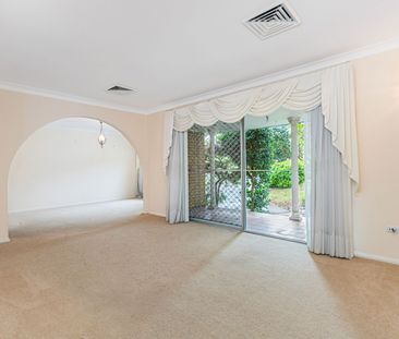 Charming Family Home in Quiet Castle Hill Cul-de-Sac - Photo 1