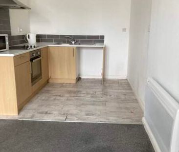 Large Ground Floor Flat, Ty Naba, Clydach, SA65HA - Photo 5