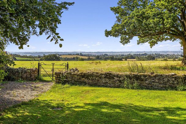 A beautiful four bedroom detached Barn. - Photo 1