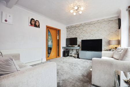 3 Bed Terraced House, The Martyrs Close, CV3 - Photo 2