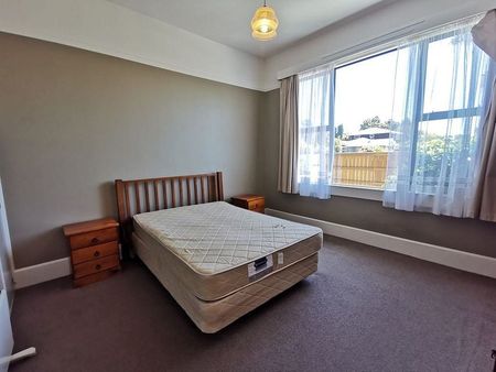 Spacious 4BR Home In Upper Riccarton - Photo 2