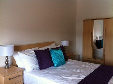3 bedroom flat to rent - Photo 3