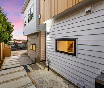 Pakuranga Heights - 2 Bedrooms with 1.5 Bathrooms - Photo 3