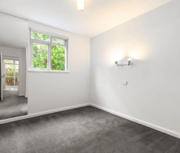 Charming 1-Bedroom Apartment in Prime St Kilda Location - Photo 3