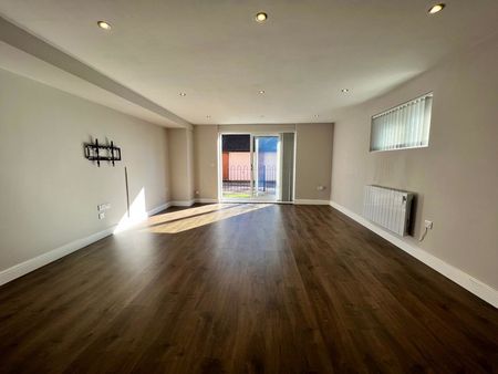 To Let – Grosvenor Road, Birkdale – Two Bedroom Lower Ground Floor Apt - Photo 4