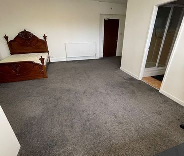 Room in a Shared House, Beresford Road, M13 - Photo 4