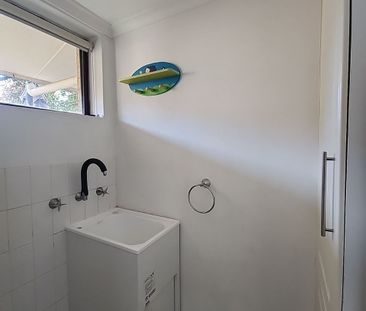 2 Bed Town House in West Lakes - Photo 5