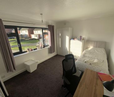 Links Drive, Solihull - Photo 5