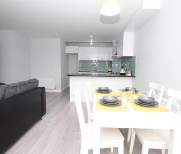 2 bedroom flat to rent - Photo 3