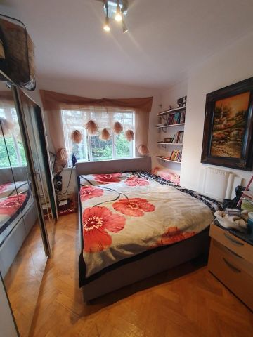 2 Bed Maisonette, Hurstwood Court, NW11 - Photo 3