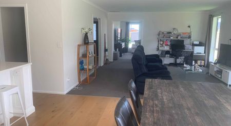 Executive Family Home - Photo 5