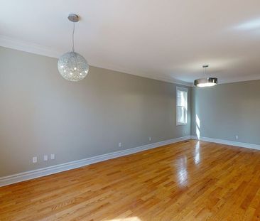 447 Green Avenue, Vanier North, Ottawa, ON - Photo 4