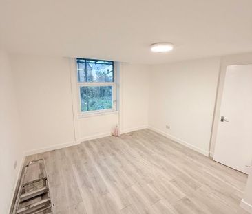 3 bedroom flat to rent - Photo 5