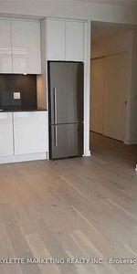 Yonge/Richmond E-Luxurious Modern 1Bdrm & Den 1Bath - Photo 3