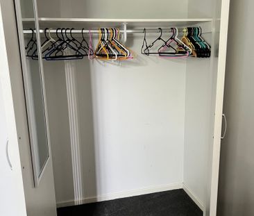 Lovely Banks - Photo 5