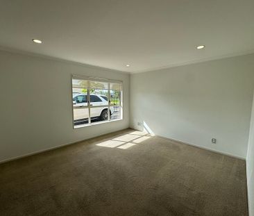 Spacious Family House - Photo 2