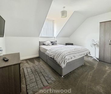 4 bedroom semi-detached house to rent - Photo 3