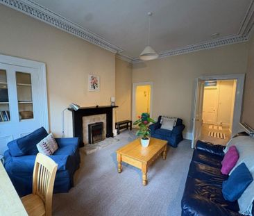 3 bedroom flat to rent - Photo 4