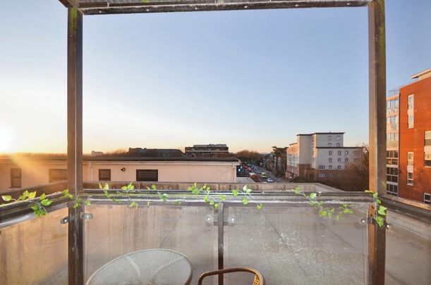 2 bedroom flat to rent - Photo 1