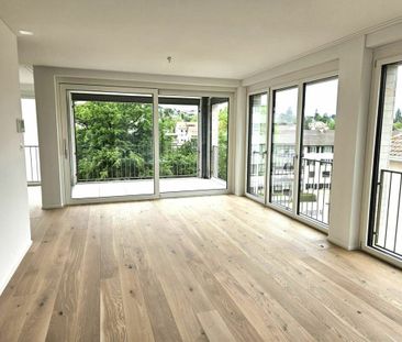 LUXURIÖSE 2,5 ZI-WOHNUNG IM 3. OG MIT 2 LOGGIAS IN BINNINGEN - Photo 2