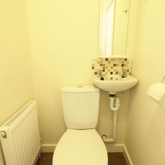 1 bedroom in a house share to rent - Photo 1