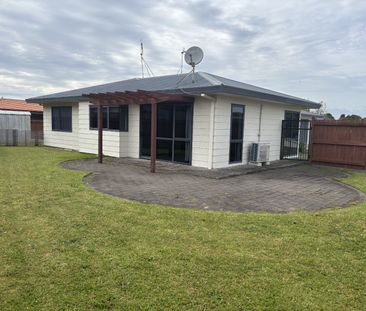 Spacious Family Home in Prime Ohope Location - Ohope - Photo 6