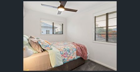 Contemporary Large 4 Bedroomed Home in Prestigious Ashgrove - Photo 4