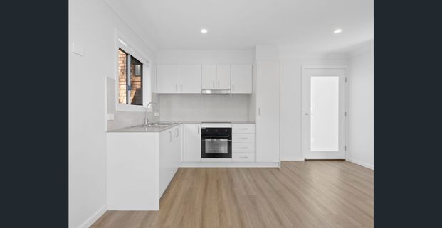 Brand New 2-Bedroom Granny Flat – Modern Living with Private Yard - Photo 1