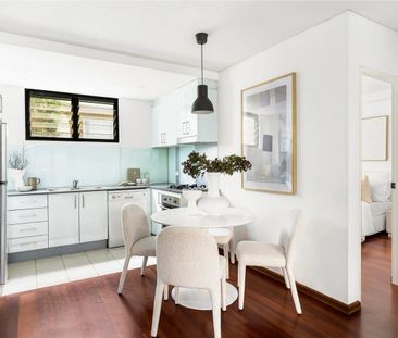 Bright & Airy Garden Apartment - Photo 5