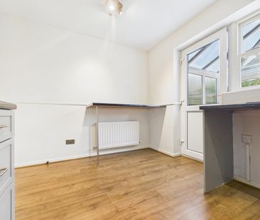 2 bedroom semi-detached house to rent - Photo 6