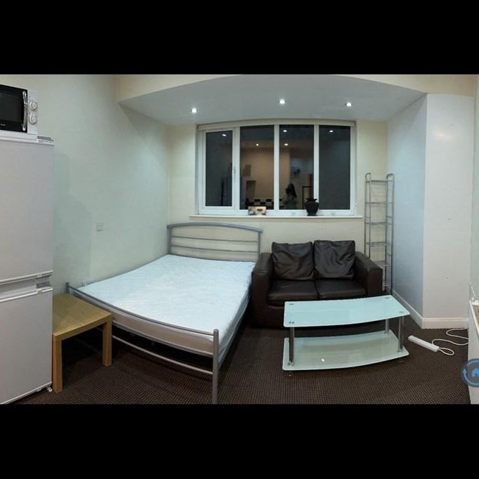 Studio to rent - Photo 1