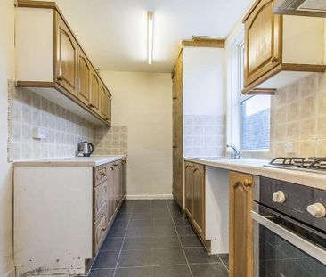 2 bedroom end of terrace house to rent - Photo 2