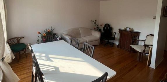 1 400 $ Libre 1er déc. 2025 - Grand 5 ½ (haut 2plex) Inclus : Parking sous Tempo + WiFi ! 438-978-8021 - Photo 2