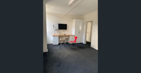 Five Bedroom, Furnished Apartment - Photo 2