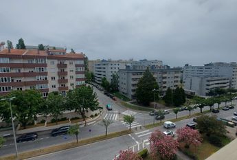 Apartamento T4 para Arrendamento com Garagem em zona prestigiada no Porto