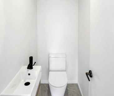 Hobsonville - 5 Bedroom Family Home with 3 Bathrooms - Photo 6