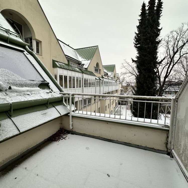 Zentral und ruhig gelegene Dachgeschoßwohnung mit Terrasse! - Foto 1