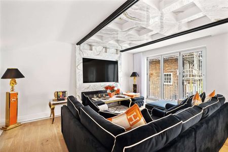 A completely renovated and remodelled three bedroom house in the heart of Knightsbridge. - Photo 2