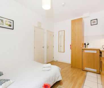 Flat 11 Fairholme Road, West Kensington W14 9JZ - Photo 1