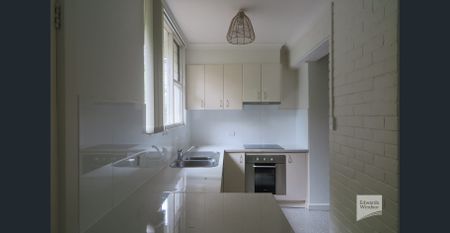 Hidden unit surrounded by greenery - Photo 5