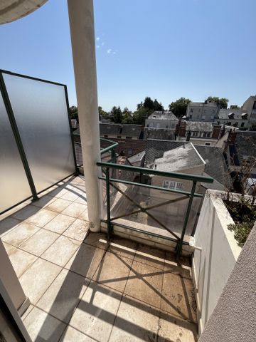 BOURGES - Quartier Marronniers -T4 avec terrasse, balcon, garage, parking et cave. - Photo 3