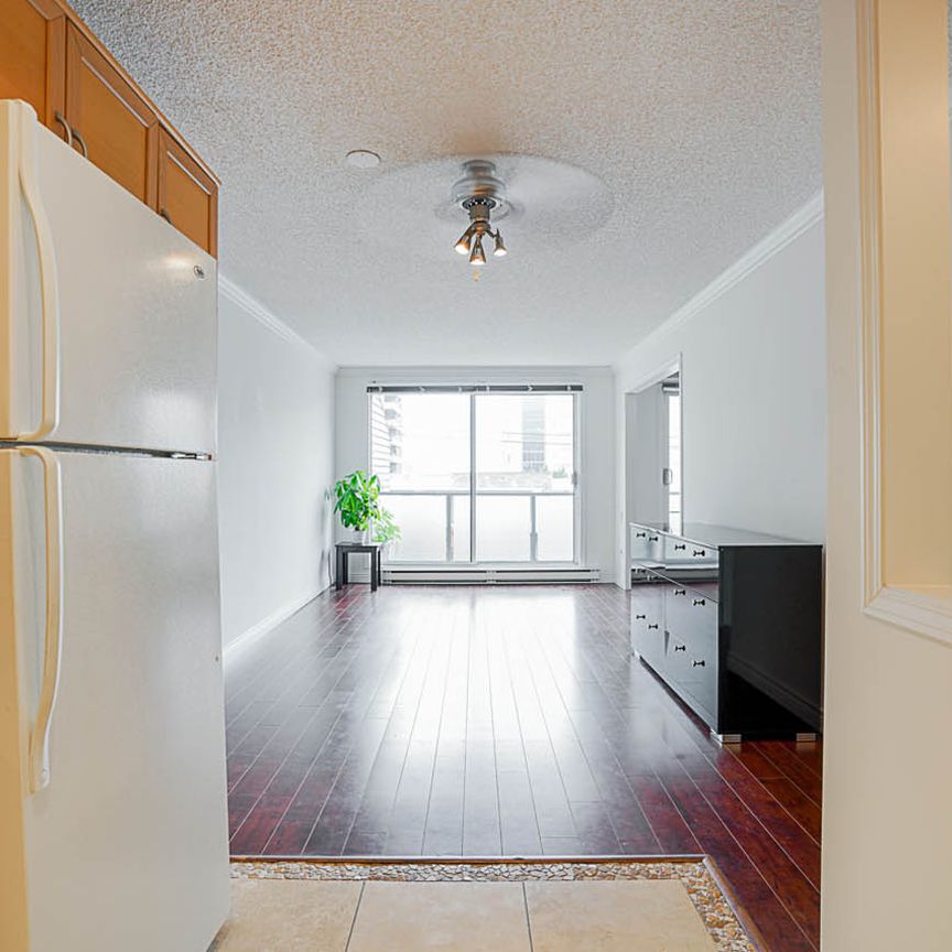 Bright 1 bed condo in Ambleside - Photo 1