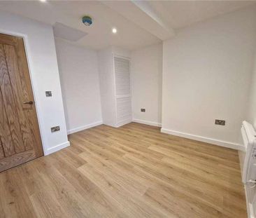 Tealing Drive, Epsom, Surrey, KT19 - Photo 4