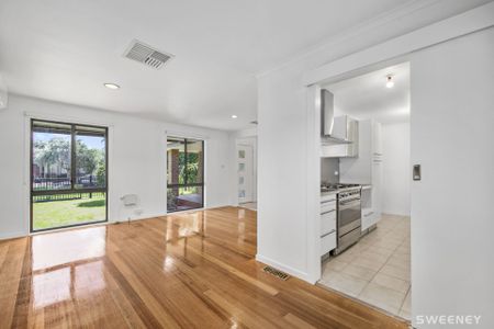 Spacious three bedroom home in quiet and convenient location - Photo 3