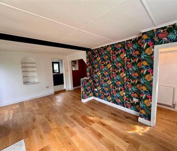 2 bedroom end of terrace house to rent - Photo 1
