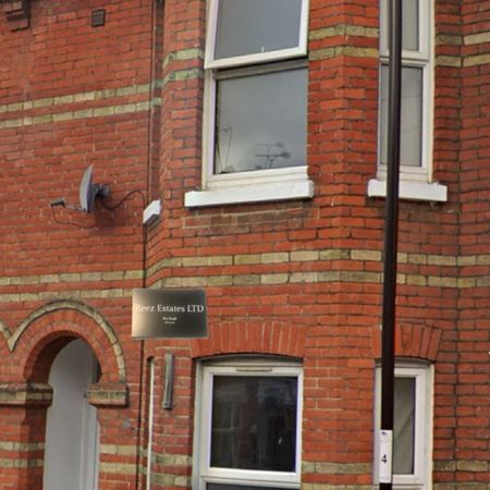 Room in a Shared House, Thackeray Road, SO17 - Photo 4