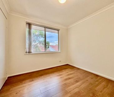 Freshly Painted Spacious Townhouse in a Prime Penshurst Location - Photo 2